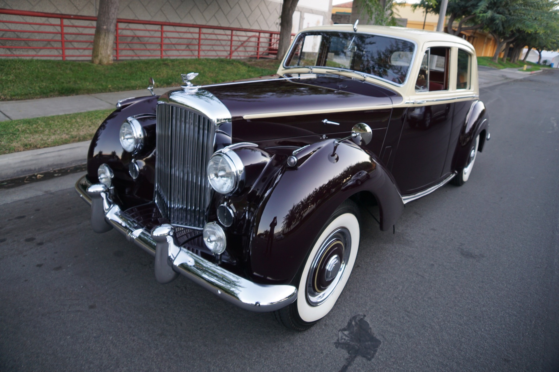 1953-bentley-r-type-lnqaiwnt