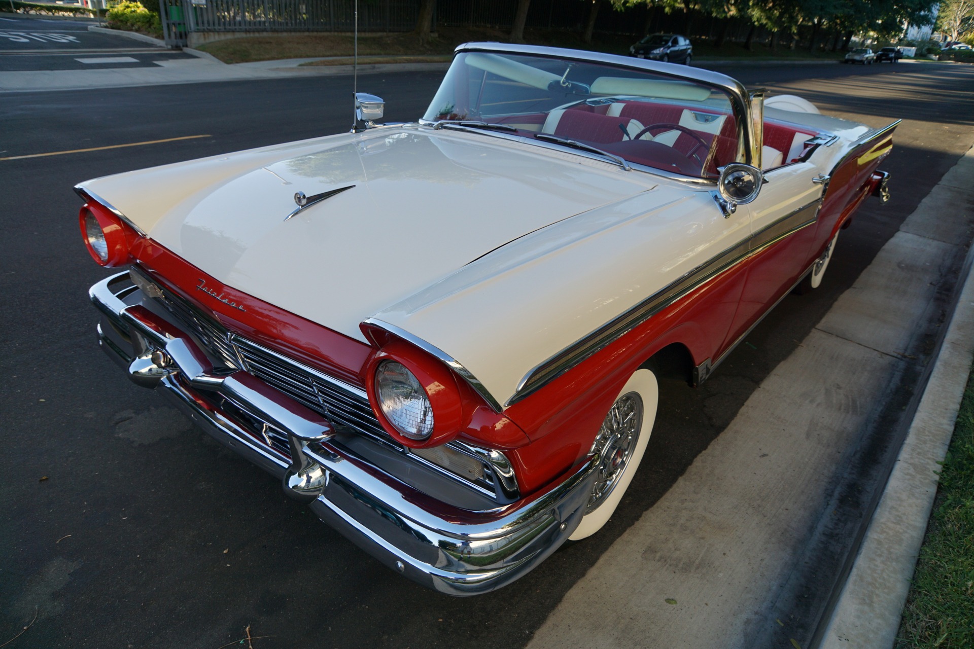 1957-ford-fairlane-bvi5smpu